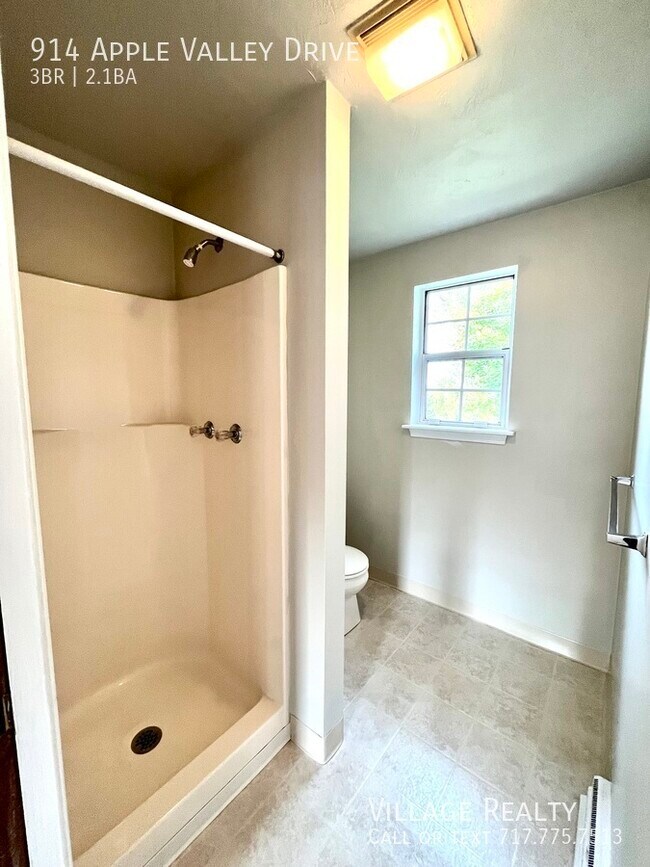 Building Photo - 914 Apple Valley Dr