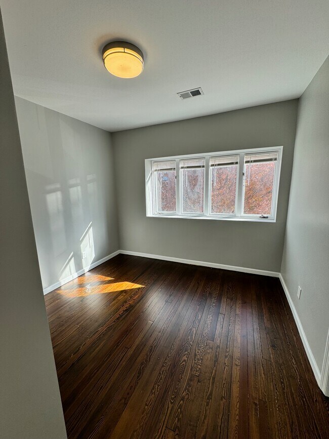 Bedroom Master - 653 Liberty Ave