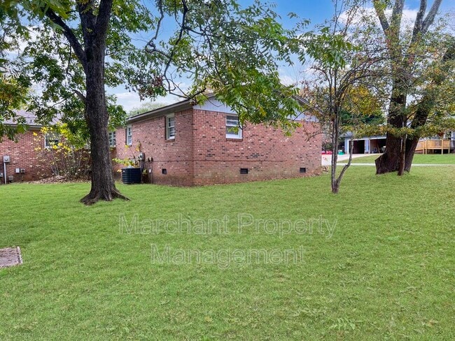 Building Photo - 104 Lora Ln