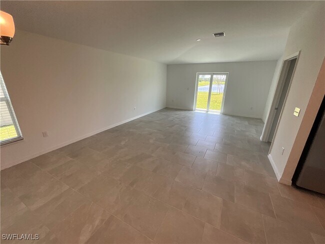 Building Photo - 3850 Treasure Oak Wy