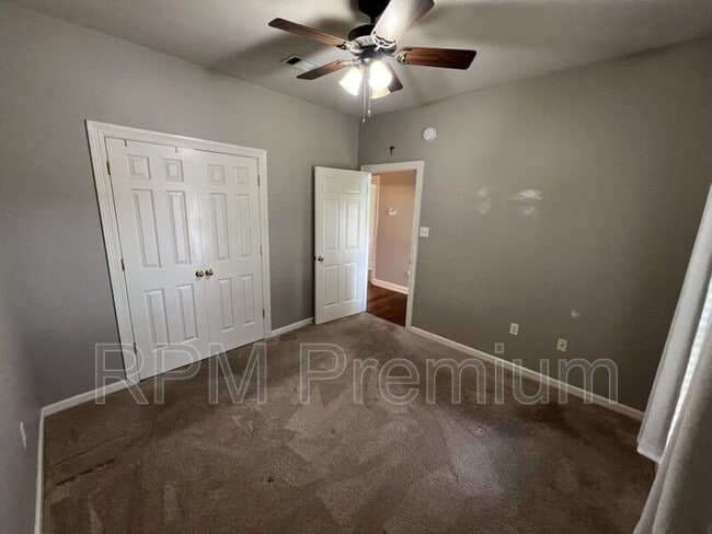 Building Photo - 5518 Arialo Dr