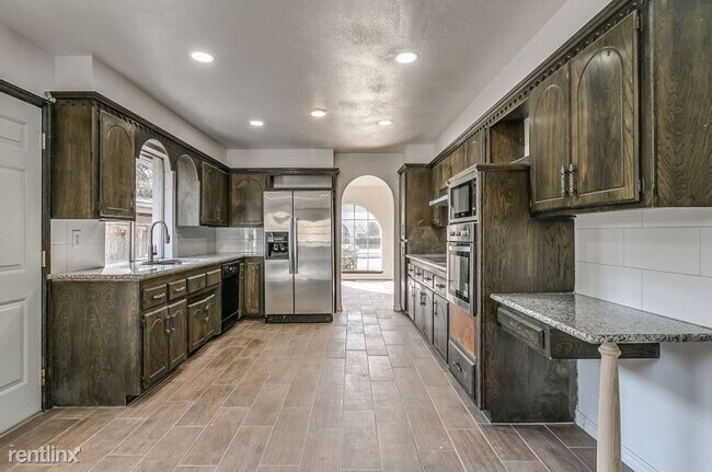 Building Photo - 4 br, 2.5 bath House - 6313 Overcourt Manor