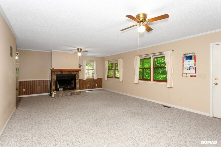 Building Photo - 527 Mountainside Dr