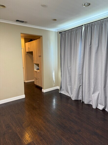 Building Photo - 2320 Bayless Way