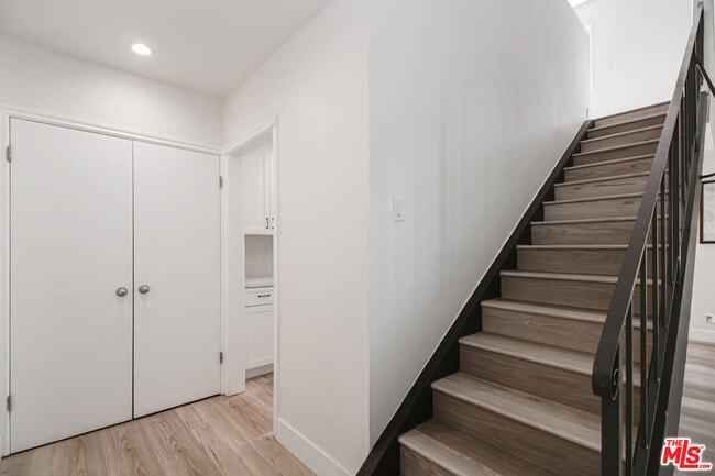 Building Photo - 1339 N Columbus Ave