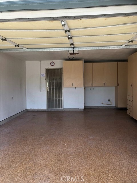 Building Photo - 8552 La Vine St