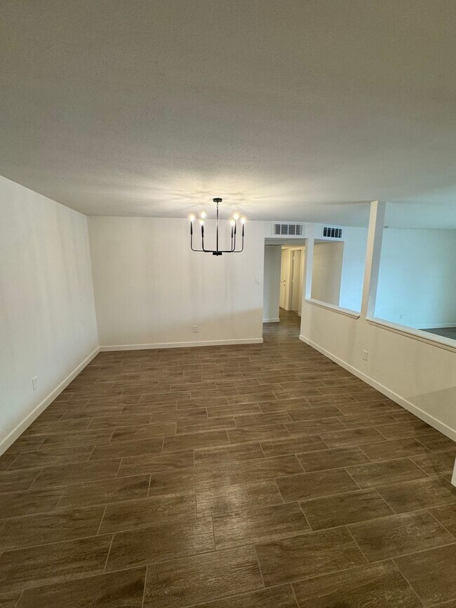 Building Photo - Fully upgraded home with garage!