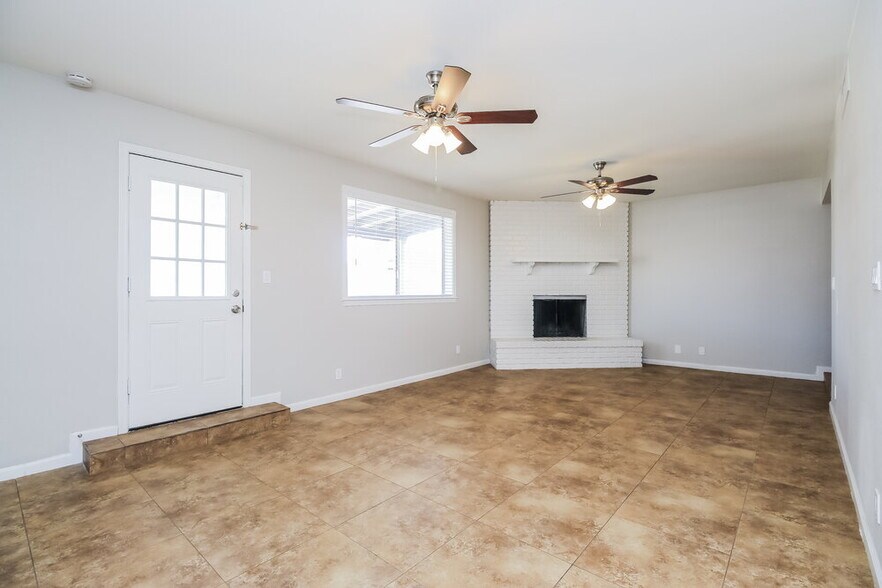 Building Photo - 2520 E Javelina Ave