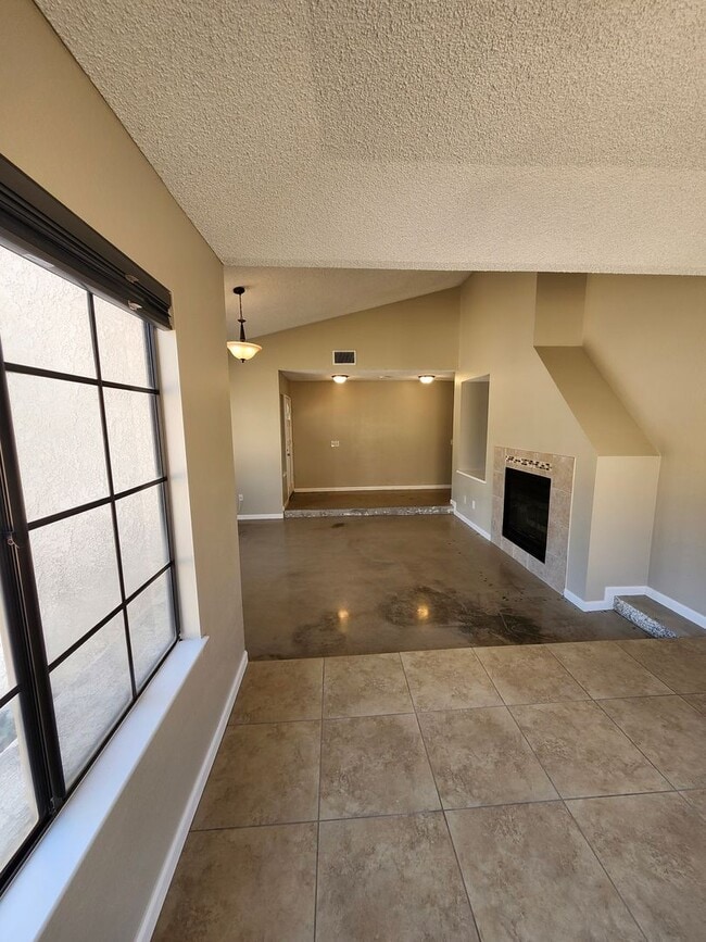 Building Photo - Charming Single-Story Home