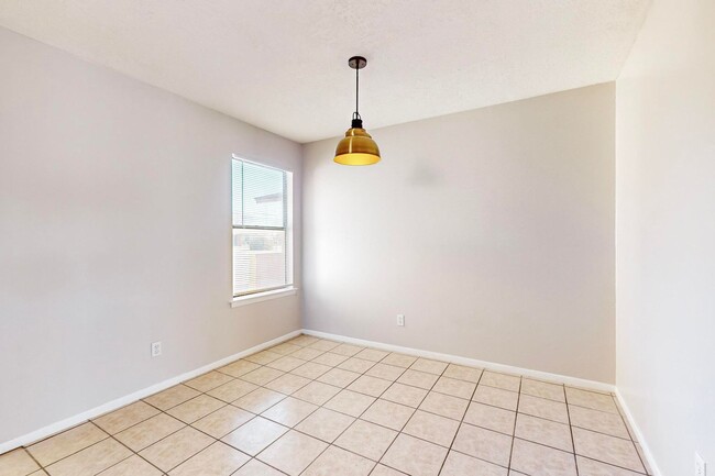 Building Photo - Taylor Ranch 4/BD 2/BA 2/CG