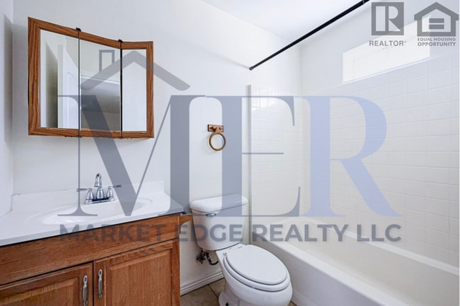 Building Photo - 3Bed/2.5Bath Townhouse at 24th St/Thomas! $399 MOVE-IN SPECIAL! Move-In ready on 3/12/2026!