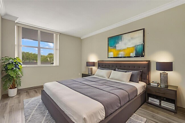 Building Photo - 20100 W Country Club Dr