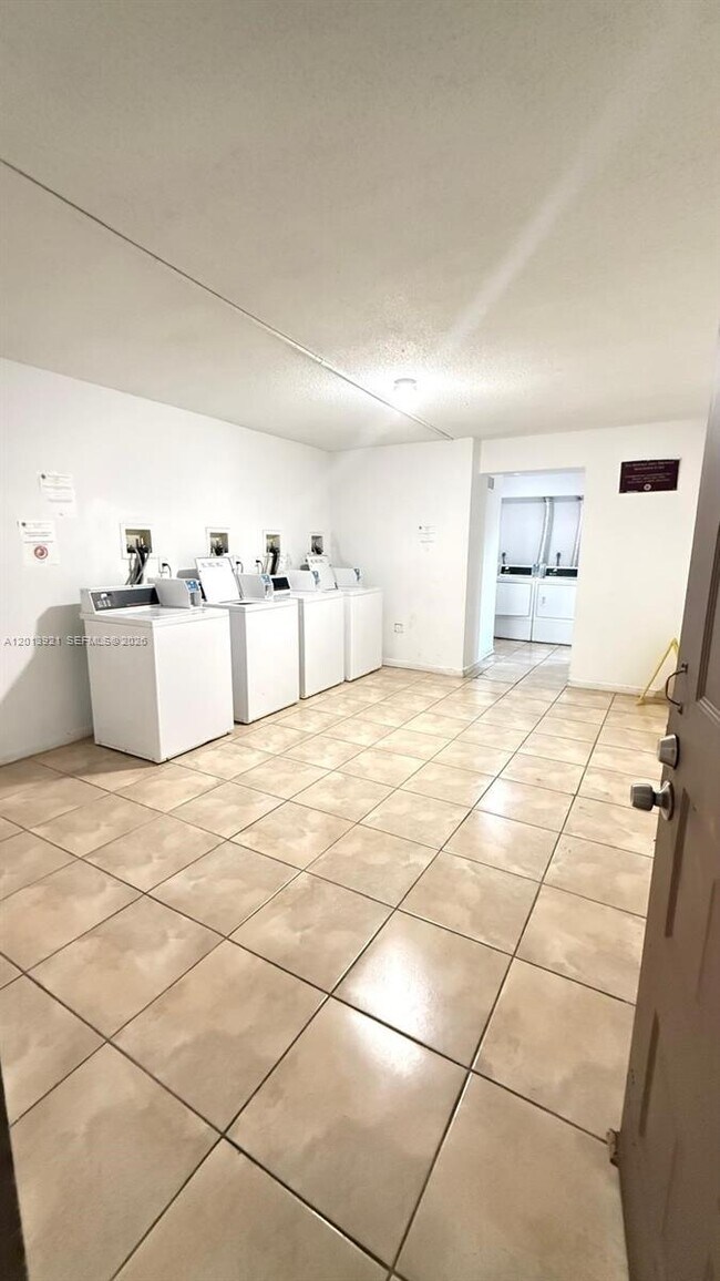 Building Photo - 6940 Miami Gardens Dr