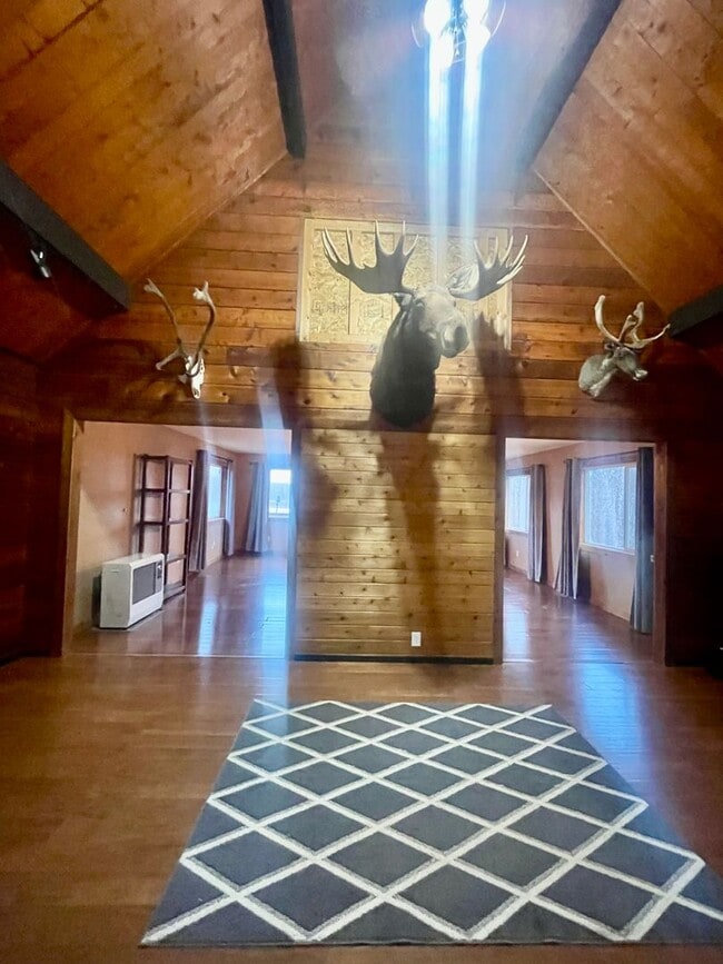 Building Photo - Serene Lakeside escape with direct lake ac...