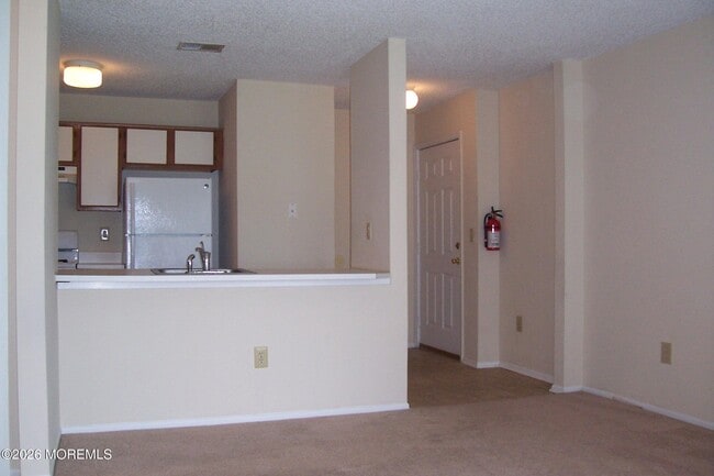 Building Photo - 107 Des Moines Ct