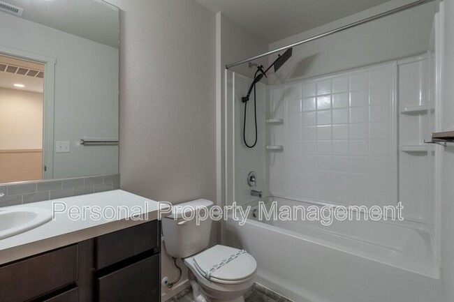 Building Photo - 744 NE 138th Pl