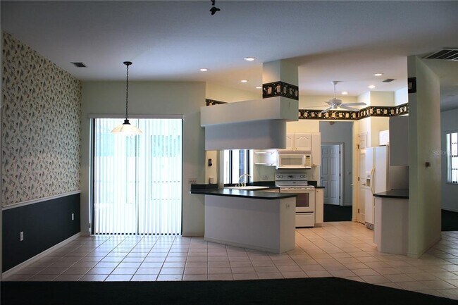 Building Photo - 2228 Lake Holloway Blvd