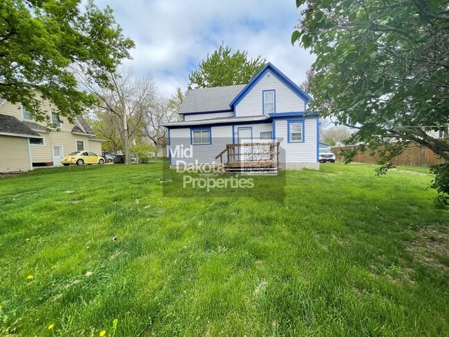 Building Photo - 1016 S Duff- 4 bedroom House