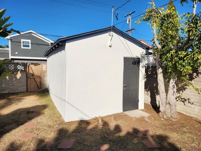 Building Photo - Coronado: Charming 2bd/1ba Village House w...