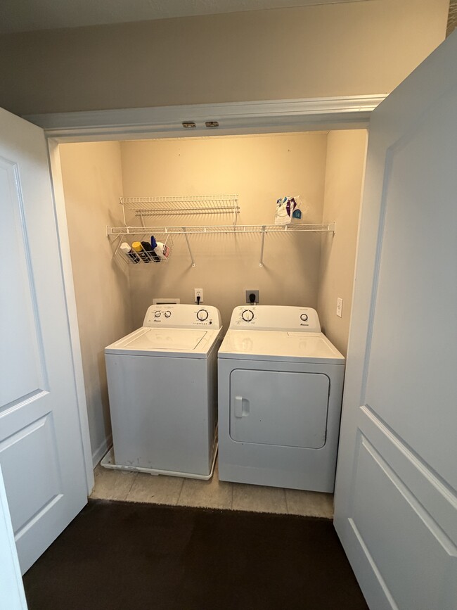 Building Photo - 6296 Ellenwood Dr