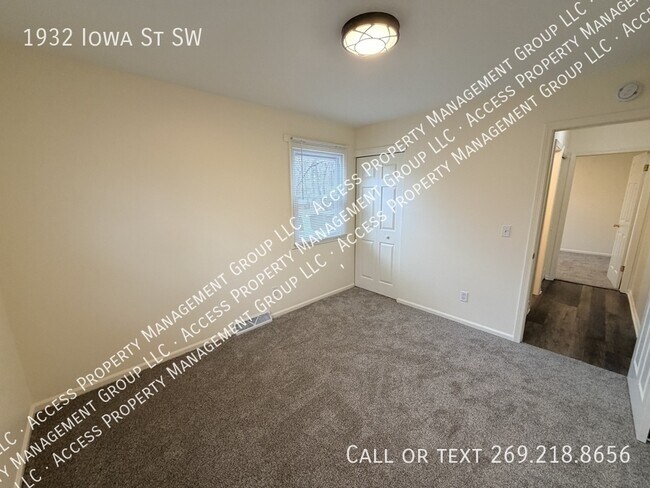 Building Photo - 1932 Iowa St SW