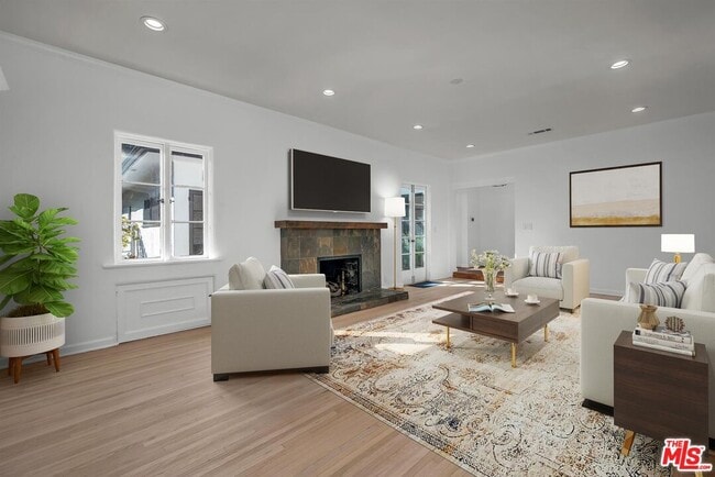 Building Photo - 629 N Rexford Dr