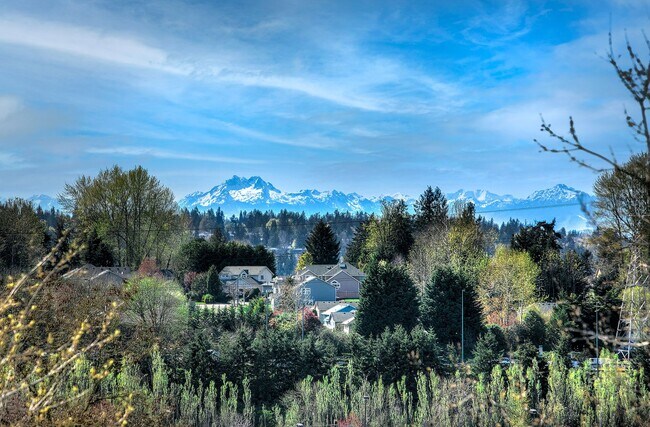 Building Photo - Beautiful Top Floor 2 Bed 2 Bath Condo in Factoria