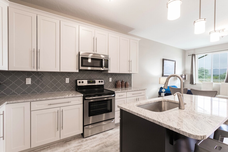 Kitchen - 14938 S Emerald Pools Ln