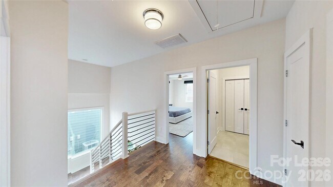 Building Photo - 1220 Lomax Ave