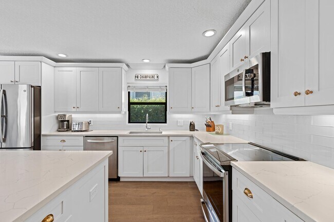 Building Photo - 12931 N Normandy Way