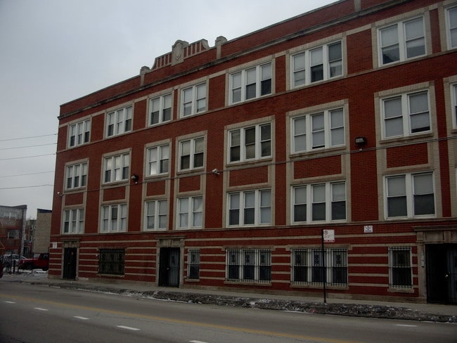 Building Photo - 10-18 S Homan Ave