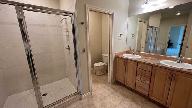 Building Photo - High End (2) Bedroom, (2.5) Bathroom Condo...
