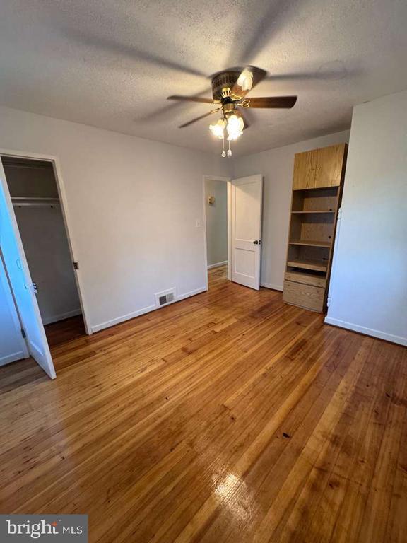 Building Photo - 3007 Elmwood Dr