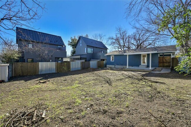 Building Photo - 1709 Ulit Ave