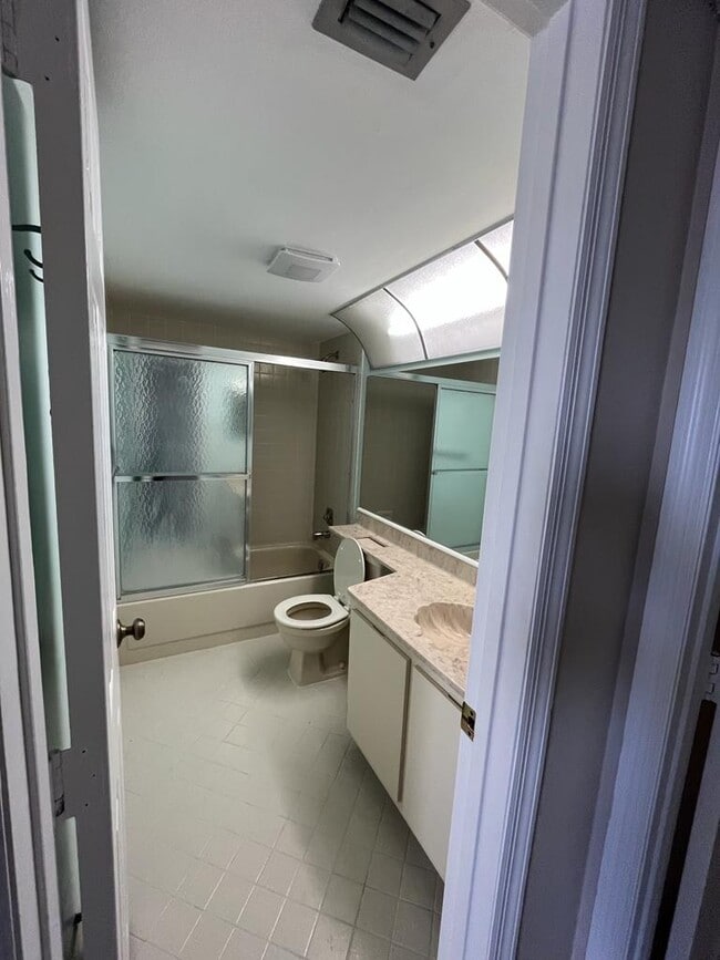 2nd Bathroom - 1850 Homewood Blvd