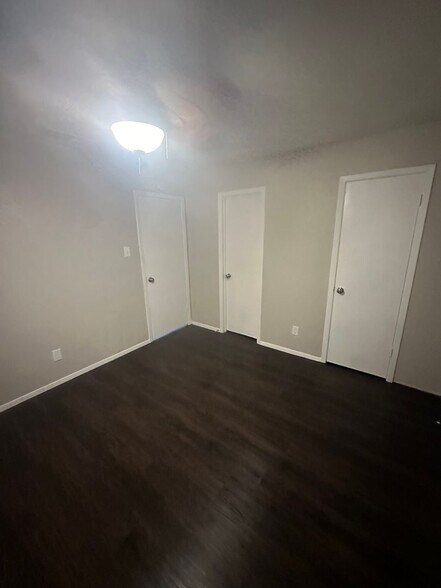 Building Photo - 667 Edgeglen Dr