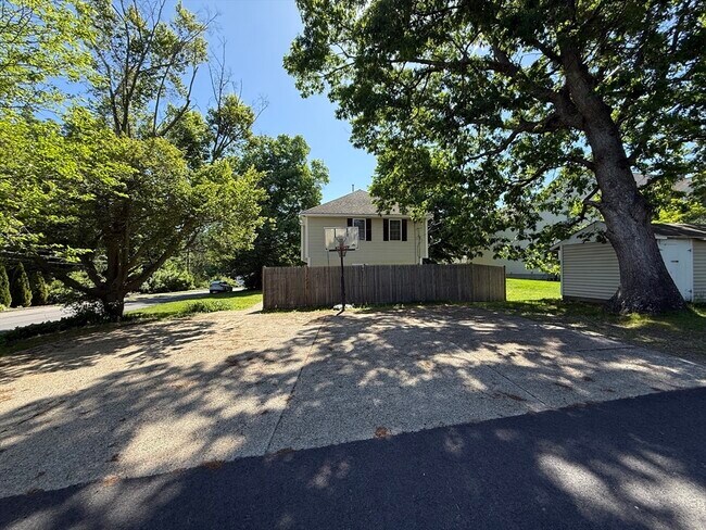 Building Photo - 28 Crestview Dr