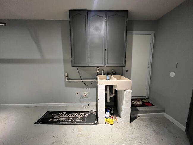 Building Photo - Beautiful 3 Bedroom 2 Bath Home with SOLAR...