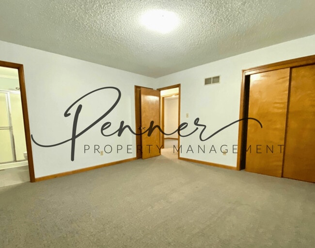 Building Photo - 2701 S Coachman Dr