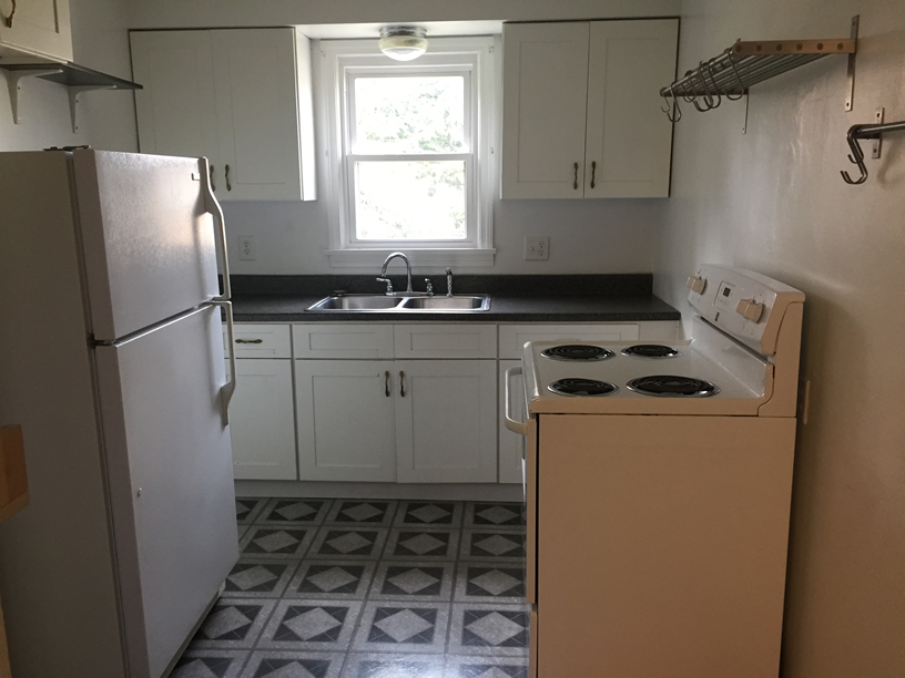 kitchen - 713 Brady Ave