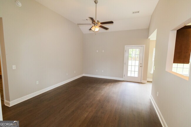 Building Photo - 210 Stillwater Dr