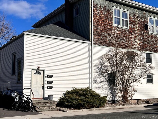 Building Photo - 12 Bridge