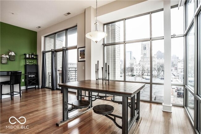 Building Photo - 802 N Meridian St