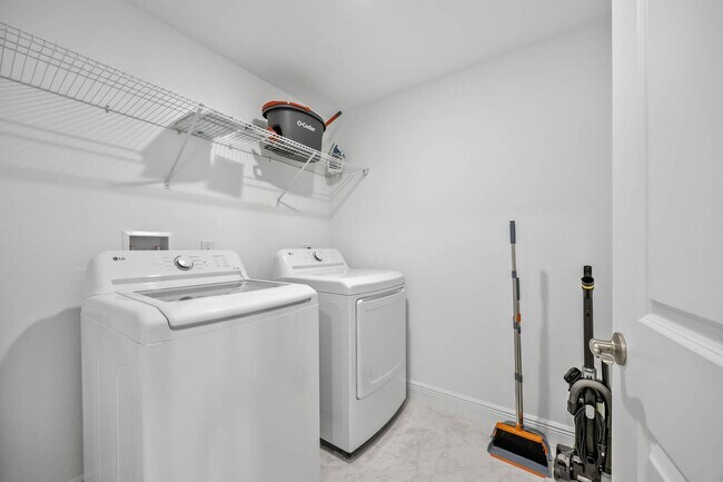 Building Photo - 605 Kemp St