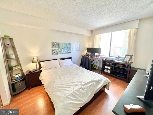 Building Photo - 3830 9th St N