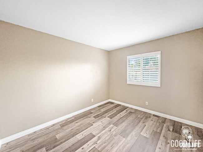 Building Photo - Great 4B/3BA House in Oceanside w/ a Large Loft!