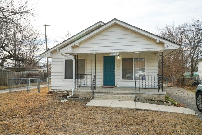 Primary Photo - 818 E Frank St