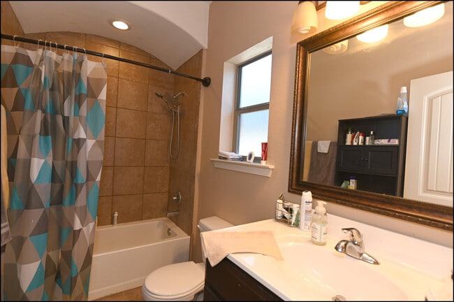 Building Photo - 14365 Valley Light Ct