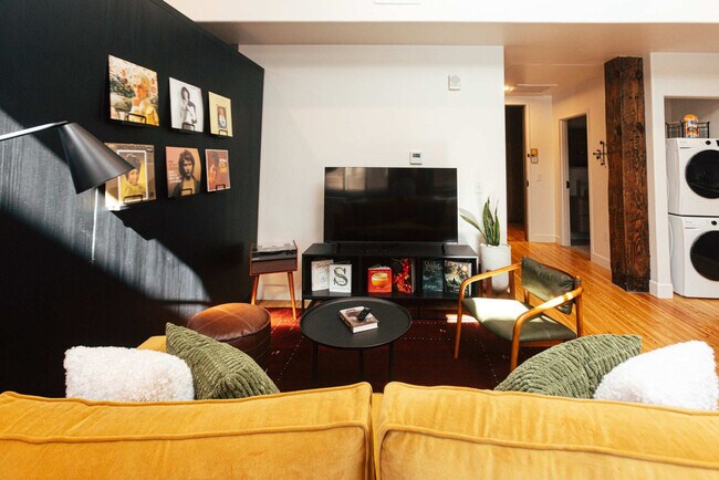 Building Photo - 1911 3rd Ave N