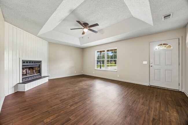 Building Photo - 117 Pinedale Dr